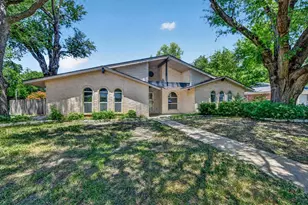 1901 Knoxville Dr, Bedford, TX 76022 - Photo 2