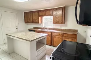 936 E Cantey St, Fort Worth, TX 76104 - Photo 14