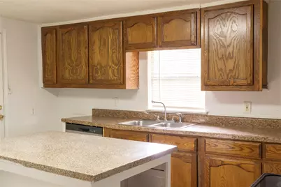 936 E Cantey Street, Fort Worth, TX 76104 - Photo 10