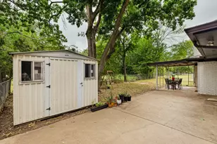 410 E White St, Pilot Point, TX 76258 - Photo 24