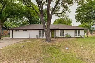 410 E White St, Pilot Point, TX 76258 - Photo 1