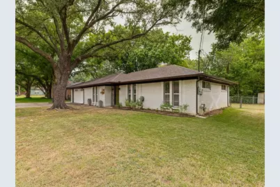 410 E White Street, Pilot Point, TX 76258 - Photo 2