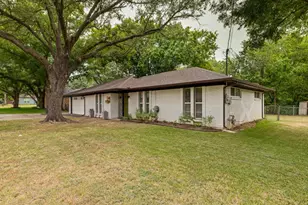 410 E White St, Pilot Point, TX 76258 - Photo 2