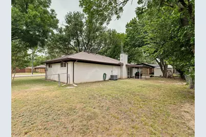 410 E White Street, Pilot Point, TX 76258 - Photo 22