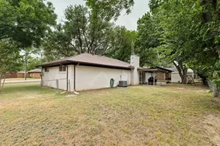 410 E White St, Pilot Point, TX 76258 - Photo 22