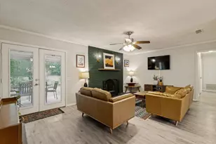 410 E White St, Pilot Point, TX 76258 - Photo 6