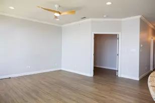 401 E Pearl St, Granbury, TX 76048 - Photo 8