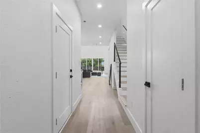 3905 Blue Ridge Boulevard, Dallas, TX 75233 - Photo 2