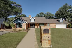 305 NW 7th Ave, Mineral Wells, TX 76067 - Photo 1