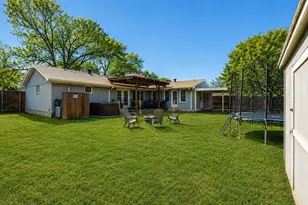 9835 Estate Ln, Dallas, TX 75238 - Photo 14