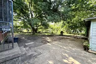 4310 Dawes Dr, Dallas, TX 75211 - Photo 10