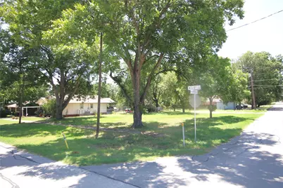 523 W 4th Street, Justin, TX 76247 - Photo 2