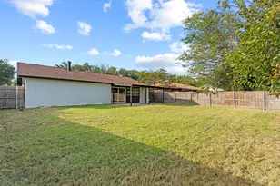 421 Parkvale Ln, Grand Prairie, TX 75052 - Photo 26