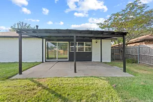 421 Parkvale Ln, Grand Prairie, TX 75052 - Photo 24