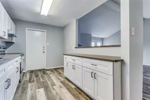 209 W Schreiber St, Garland, TX 75040 - Photo 14