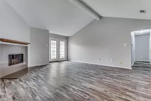 209 W Schreiber St, Garland, TX 75040 - Photo 6