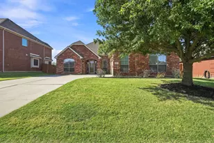 812 Peach Ln, Burleson, TX 76028 - Photo 2