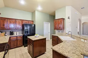 812 Peach Ln, Burleson, TX 76028 - Photo 10