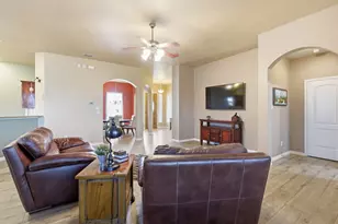 812 Peach Ln, Burleson, TX 76028 - Photo 6