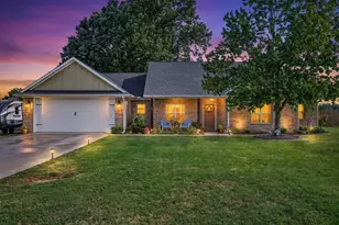 424 E Pennsylvania Ave, Van, TX 75790 - Photo 2