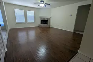 916 Heberle Dr, Burleson, TX 76028 - Photo 2