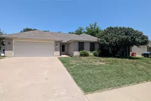916 Heberle Dr, Burleson, TX 76028 - Photo 1