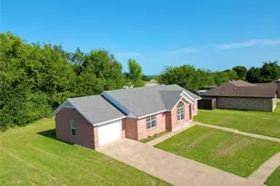 2001 Solomon Dr, Commerce, TX 75428 - Photo 1