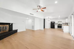 421 Parkvale Ln, Grand Prairie, TX 75052 - Photo 10