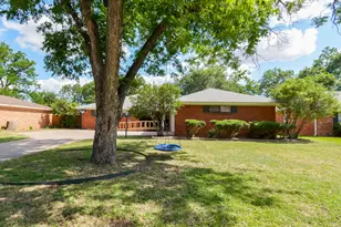 2233 River Oaks Cir, Abilene, TX 79605 - Photo 2