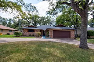 1010 Kiowa Dr W, Lake Kiowa, TX 76240 - Photo 2