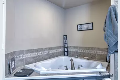 1010 Kiowa Drive W, Lake Kiowa, TX 76240 - Photo 20