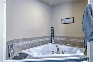 1010 Kiowa Dr W, Lake Kiowa, TX 76240 - Photo 20