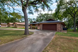 1010 Kiowa Dr W, Lake Kiowa, TX 76240 - Photo 4