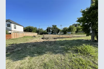 1400 E Morphy Street, Fort Worth, TX 76104 - Photo 1