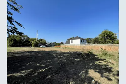 1400 E Morphy Street, Fort Worth, TX 76104 - Photo 2