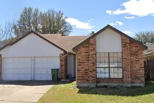330 Valley Spring Dr, Arlington, TX 76018 - Photo 1