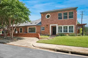 2702 Lawtherwood Ct, Dallas, TX 75214 - Photo 1