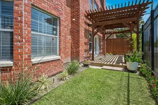 2702 Lawtherwood Ct, Dallas, TX 75214 - Photo 4