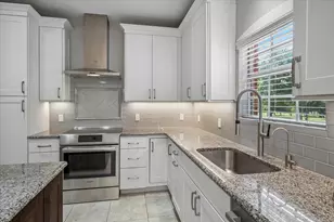 2702 Lawtherwood Ct, Dallas, TX 75214 - Photo 16