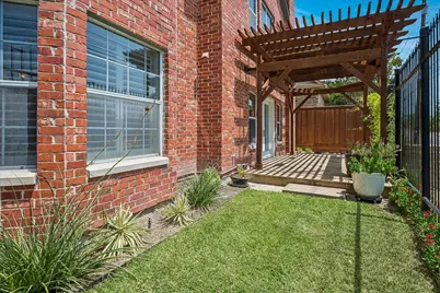 2702 Lawtherwood Court, Dallas, TX 75214 - Photo 4