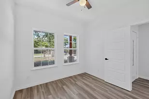 1008 W Crockett St, Ennis, TX 75119 - Photo 8