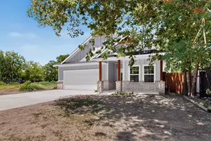 1008 W Crockett St, Ennis, TX 75119 - Photo 2