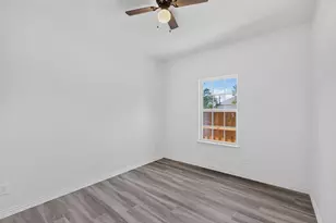 1008 W Crockett St, Ennis, TX 75119 - Photo 4