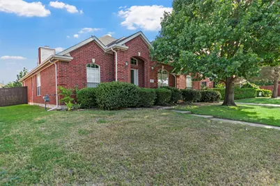 112 Sweetgum Drive, Murphy, TX 75094 - Photo 2