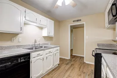 4814 Trailwood Drive, Grand Prairie, TX 75052 - Photo 10