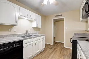 4814 Trailwood Dr, Grand Prairie, TX 75052 - Photo 10