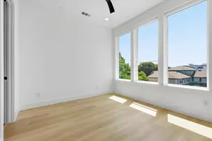 2015 California Dr, Dallas, TX 75204 - Photo 18