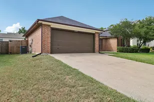 519 Kessler St, Grand Prairie, TX 75052 - Photo 2