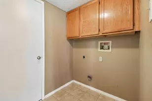 519 Kessler St, Grand Prairie, TX 75052 - Photo 26