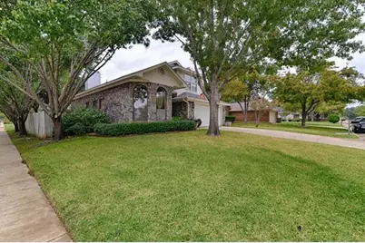 6404 Tempest Drive, Arlington, TX 76001 - Photo 2
